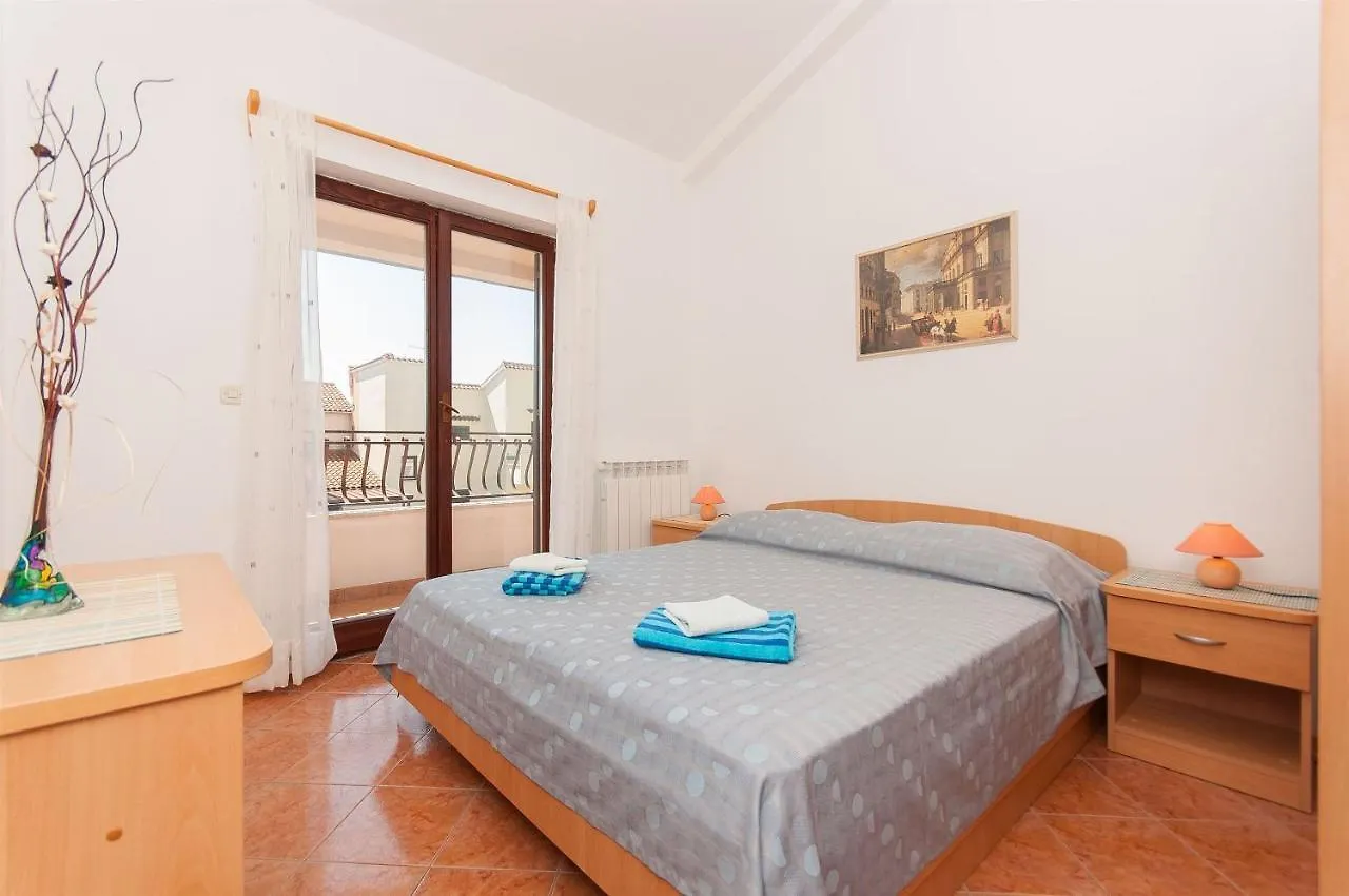 Apartments Luciana Rovinj 0*,